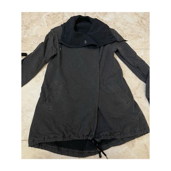 Lululemon Athletica jacket long sleeve asymmetric pockets black size 8 med/large - Picture 2 of 10